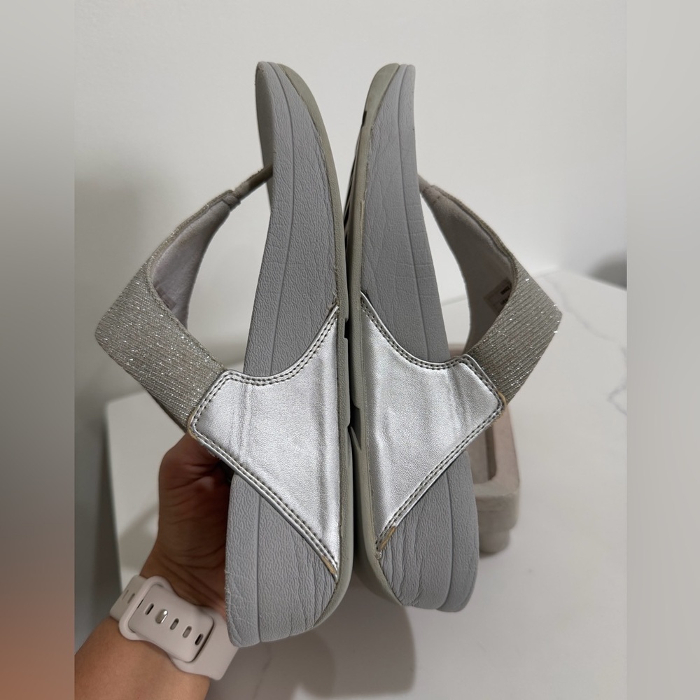Fitflop  Size 7 Lulu Shimmerlux Womens Sandal Silver Toe Post Slip-On - Picture 2 of 10